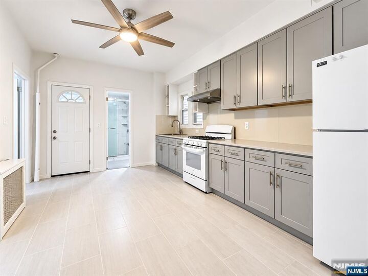 Property Photo:  40 Searing Avenue 1  NJ 07029 