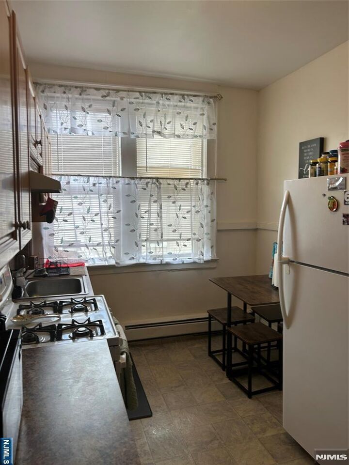 Property Photo:  32-34 Halstead Street 2  NJ 07032 