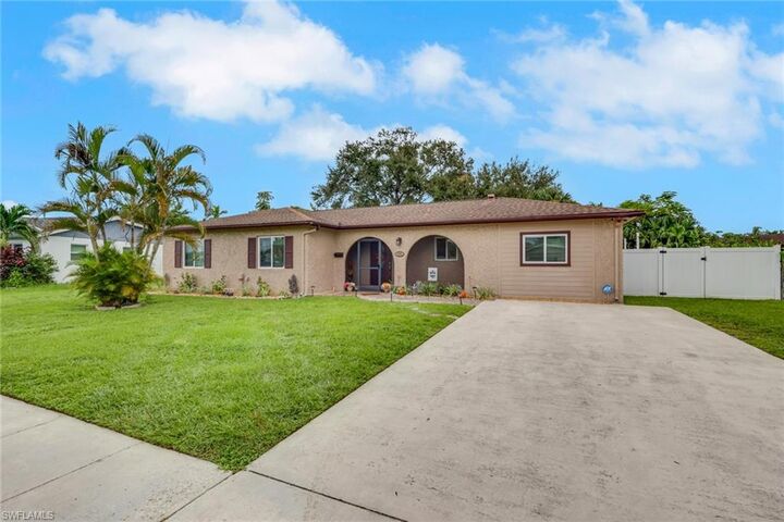 Property Photo:  3358 Dorado Way  FL 34105 