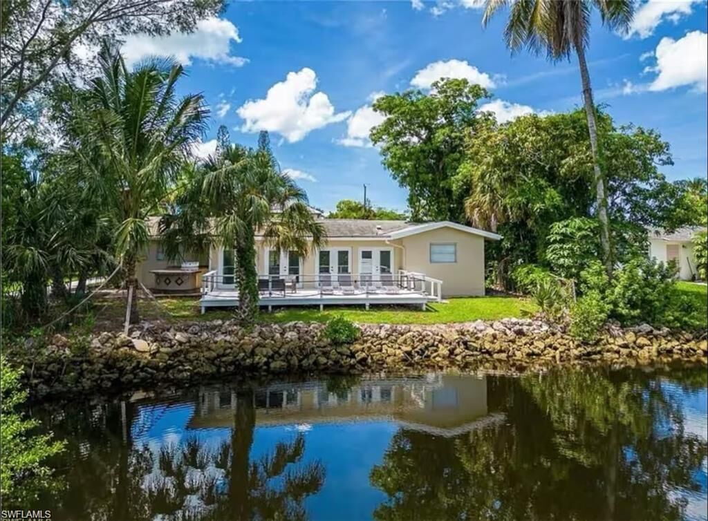 Property Photo:  514 14th St N  FL 34102 
