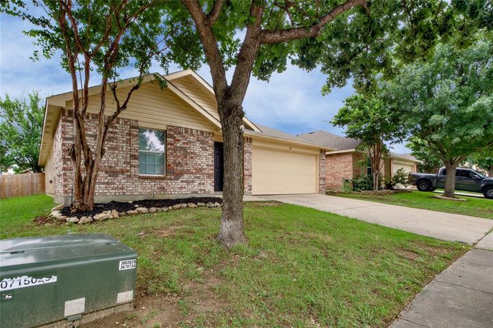 Property Photo:  829 Santa Rosa Drive  TX 76052 