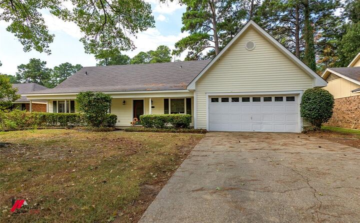 Property Photo: 9916 Beaver Creek Drive LA 71106