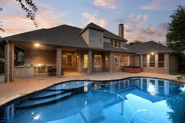 Property Photo: 1516 Silverleaf Drive TX 76248