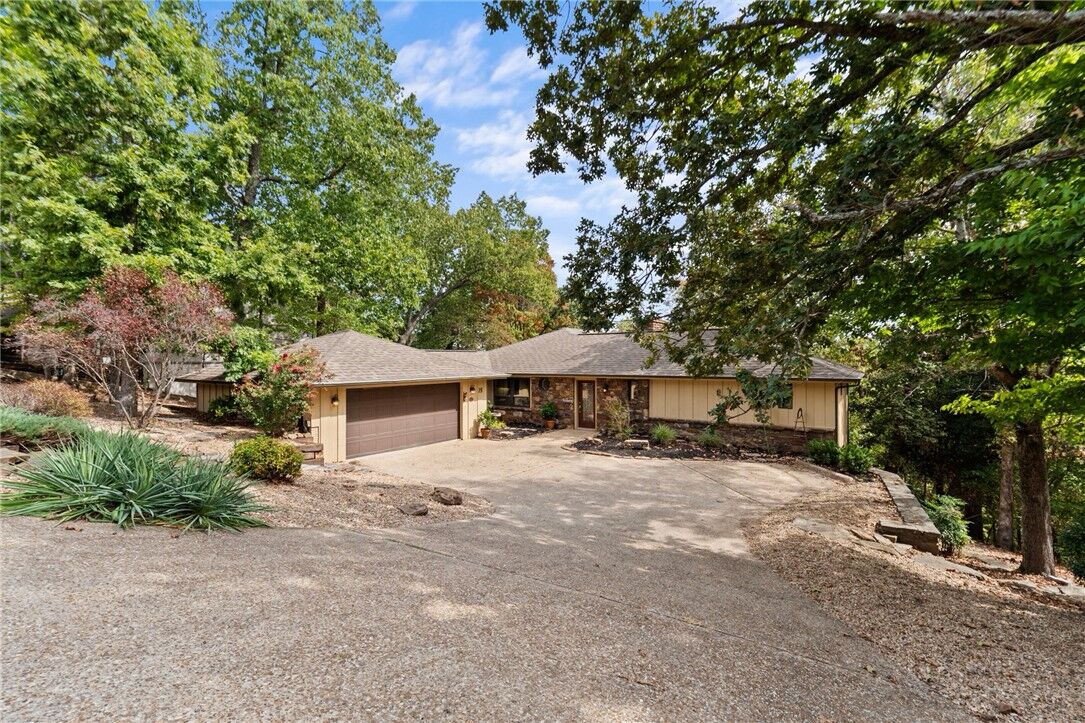 Property Photo: 15 Blenheim Lane AR 72715