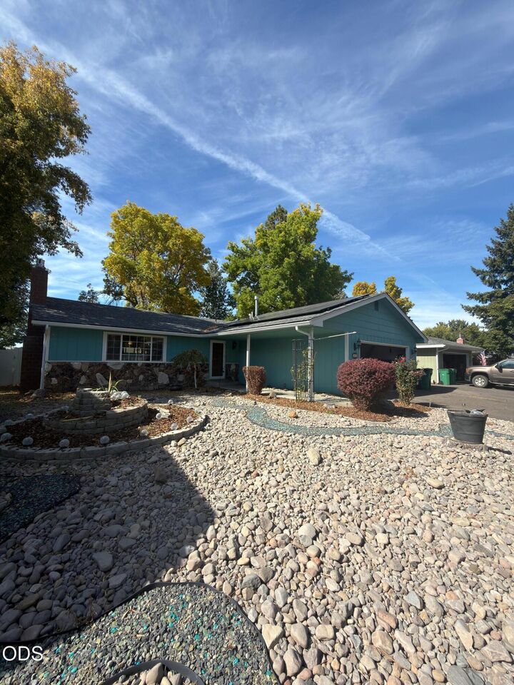 Property Photo:  4832 Driftwood Drive  OR 97603 