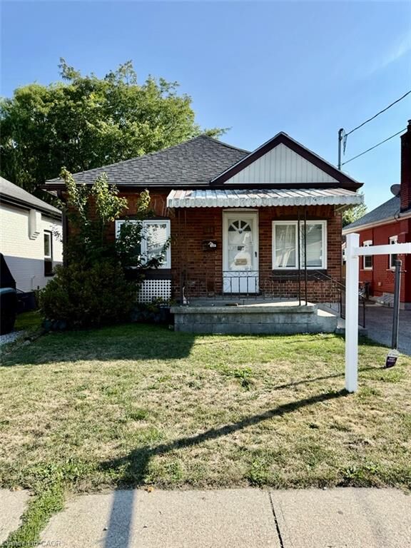 Property Photo:  311 Marlborough Street  ON N3S 4T8 
