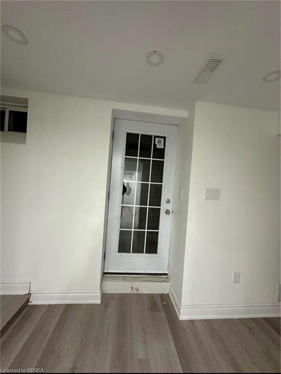 Property Photo:  5 Munro Circle Lower  ON N3T 0R1 