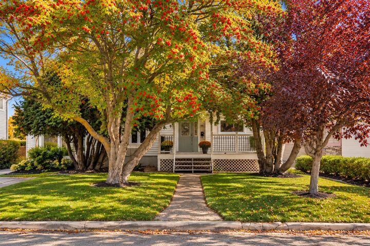 Property Photo:  3721 44A Avenue  AB T4N 3K5 
