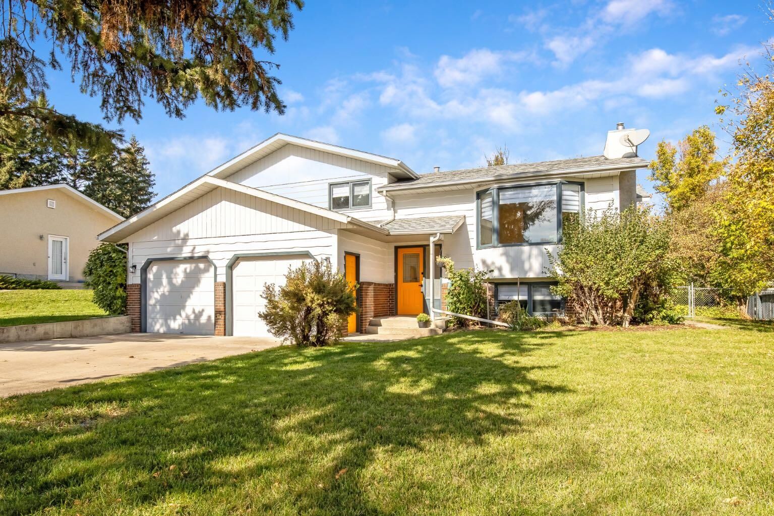 Property Photo:  2404 18 Street  AB T0L 1R0 