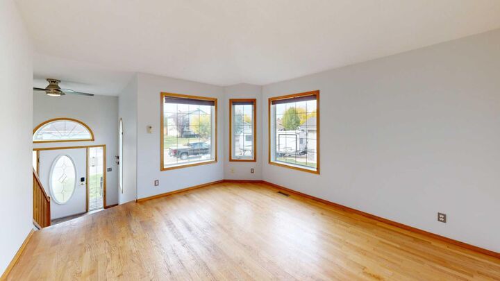 Property Photo:  7 Mt Alderson Place W  AB T1K 6N7 