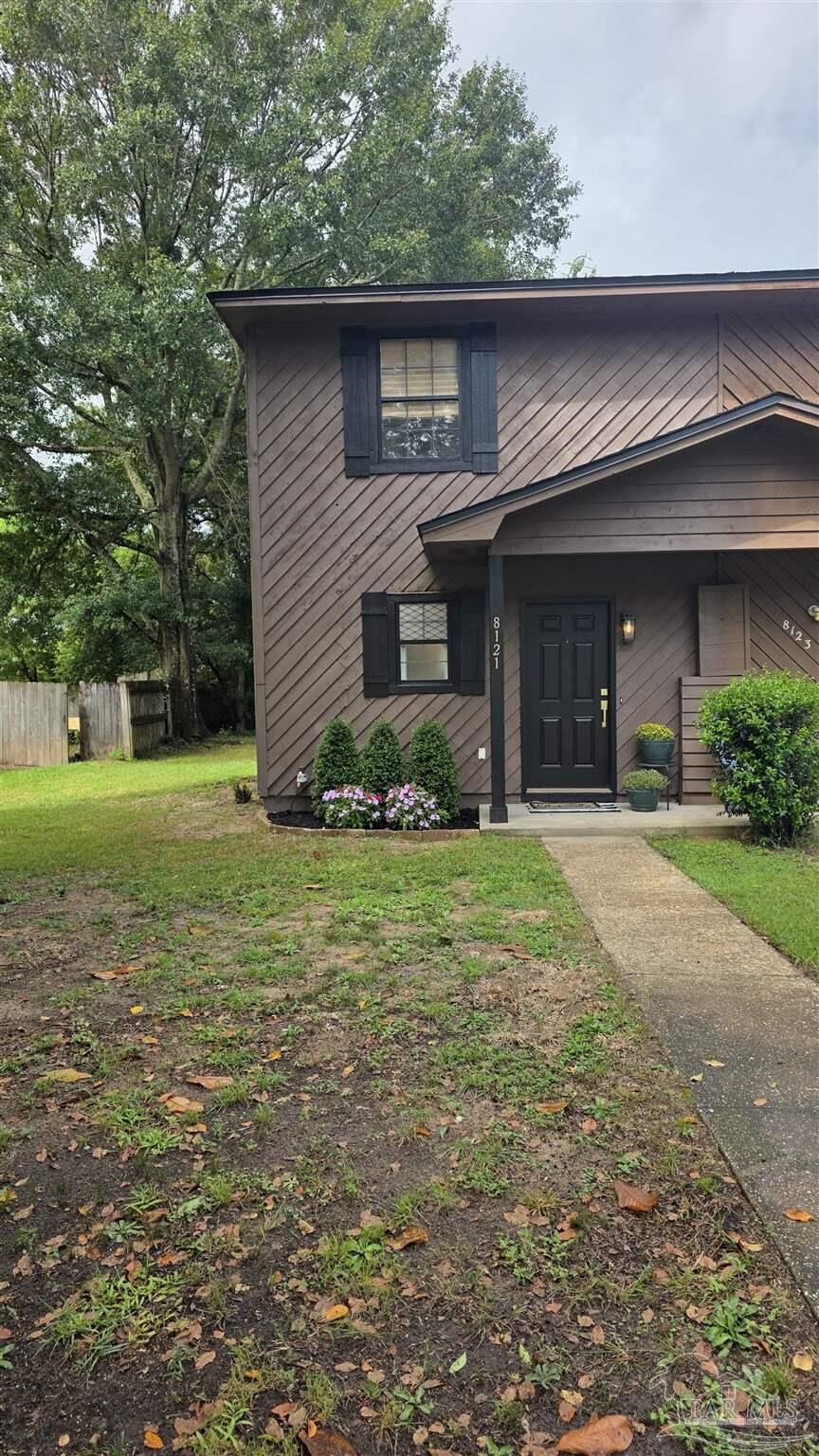 Property Photo: 8121 Stonebrook Dr FL 32514