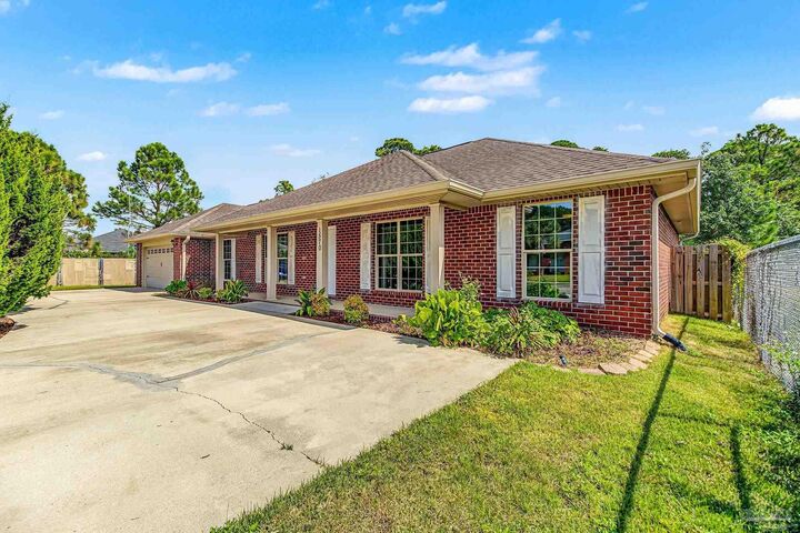 Property Photo:  1570 Woodlawn Way  FL 32563 