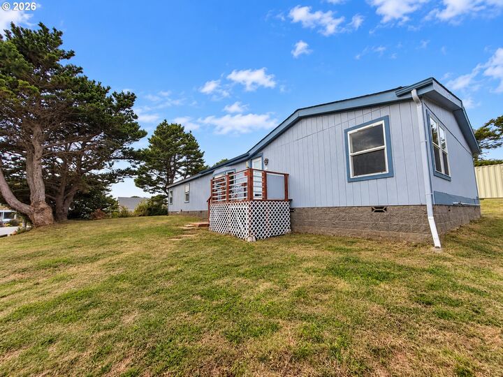 Property Photo: 94255 4th St OR 97444