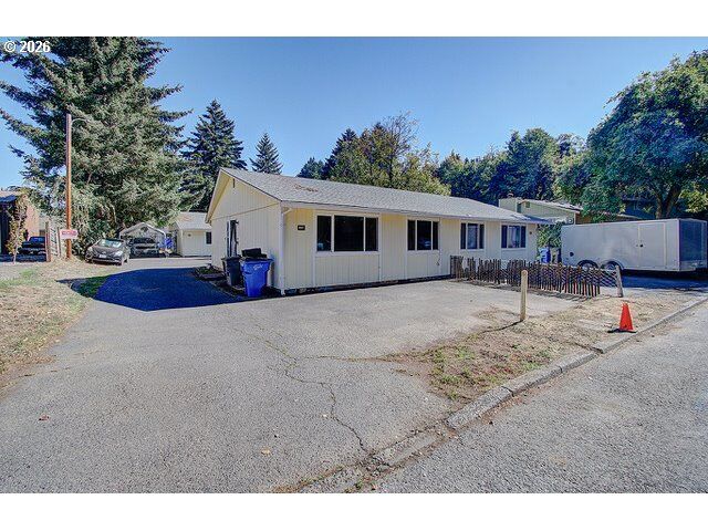 Property Photo: 1601 Bryant St WA 98661