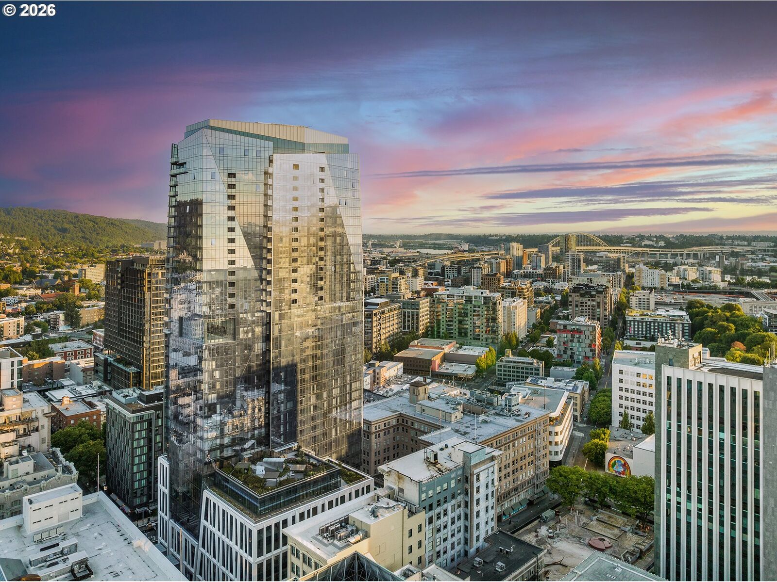 Property Photo:  550 SW 10th Ave 2402  OR 97205 