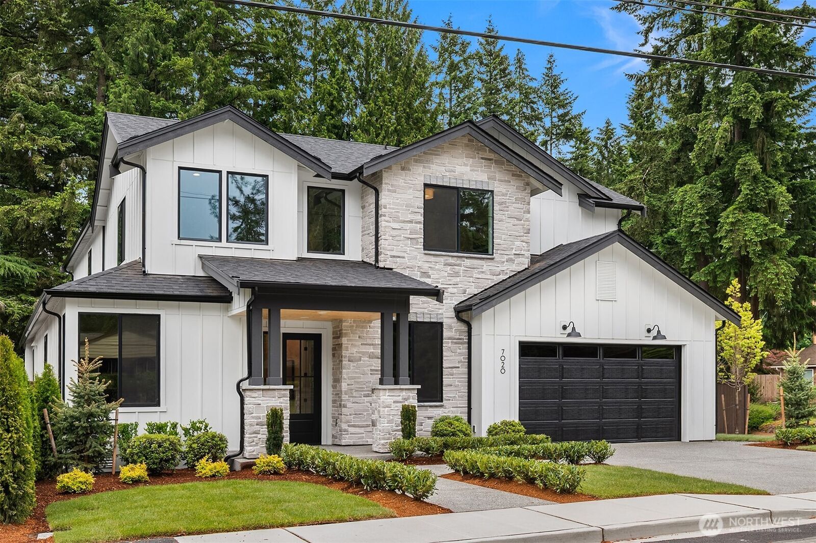 Property Photo: 7020 139th Place NE WA 98052