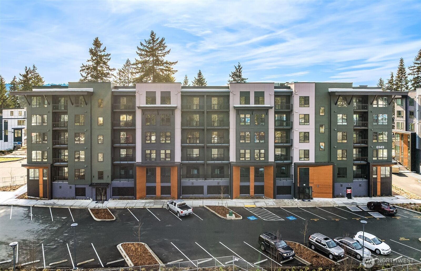 Property Photo: 6949 NE 184th Lane 403 WA 98028