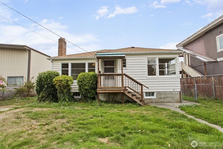 Property Photo: 220 S Tobin Street WA 98057
