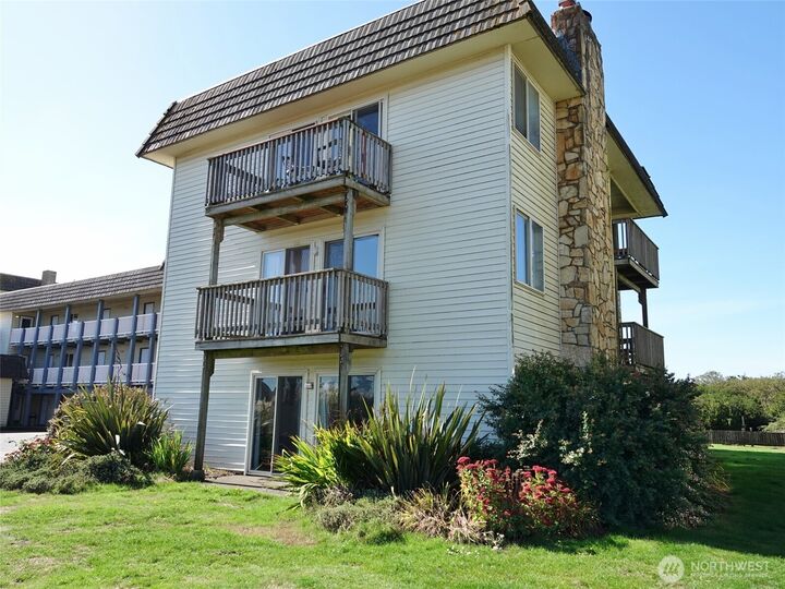 Property Photo:  615  Ocean Shores Boulevard NW 124  WA 98569 