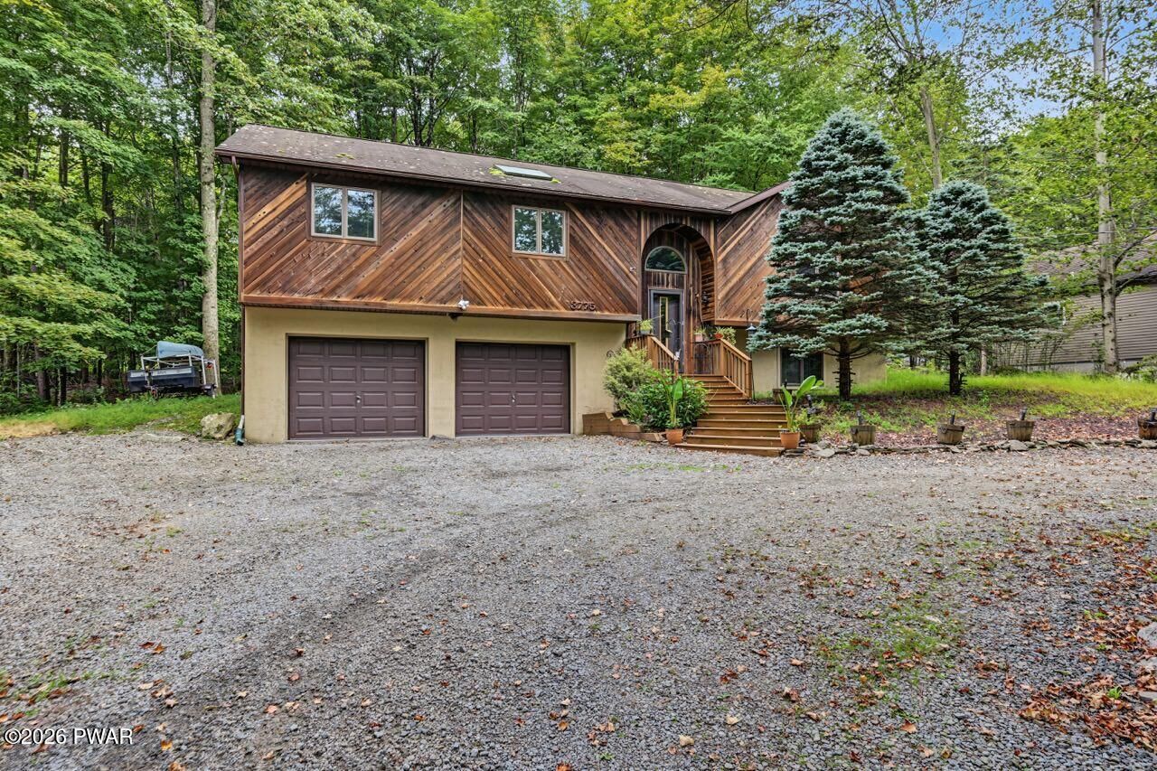 Property Photo: 3775 Thornwood Terrace PA 18436