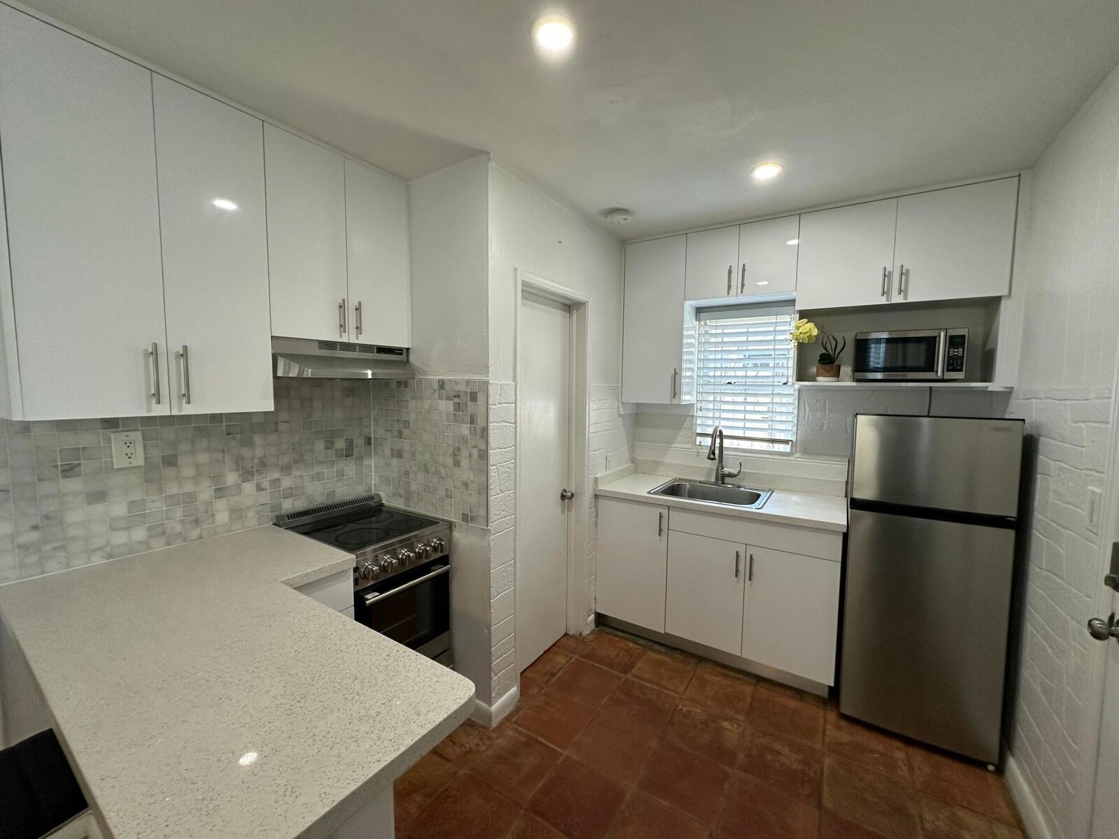 Property Photo:  2703 NE 6th Lane 2  FL 33334 
