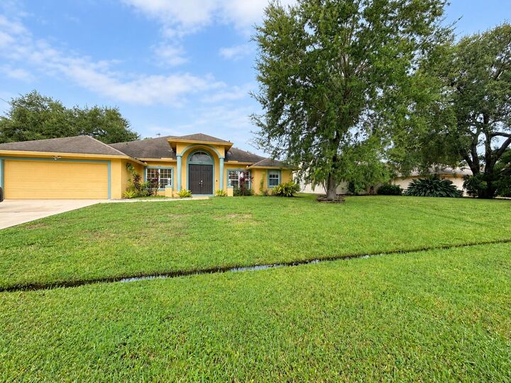 Property Photo: 2562 SW McDonald Street FL 34953