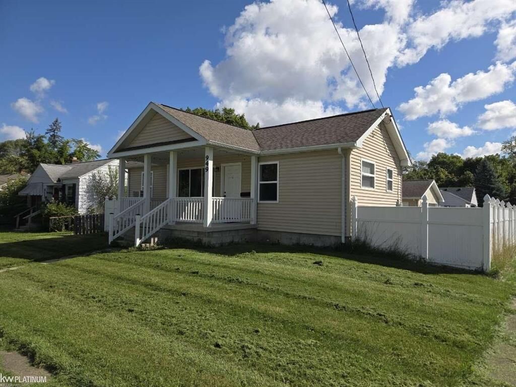 Property Photo: 949 Hubbard Avenue MI 48503