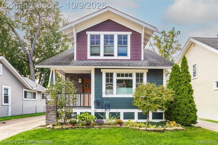 Property Photo: 304 Gardenia Avenue MI 48067