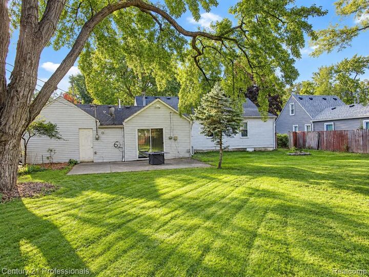 Property Photo:  20382 Beatrice Street  MI 48152 