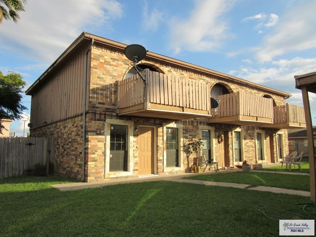Property Photo: 906 Live Oak Cir. A TX 78550