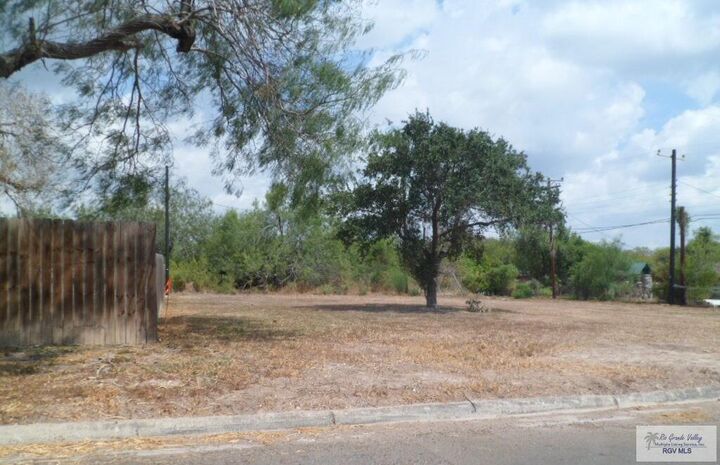 Property Photo: 610 Garrison Dr TX 78586