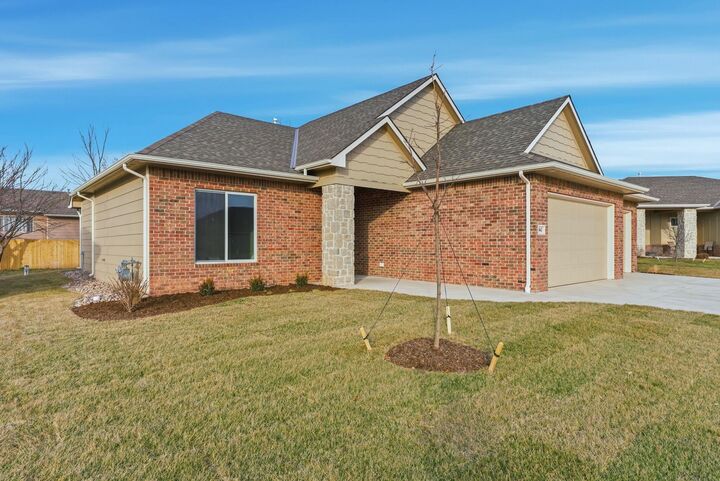 Property Photo: 842 N Thornton Ct KS 67235