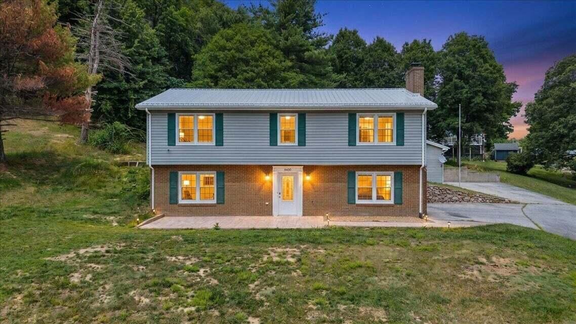 Property Photo: 6408 Orchard View Ln VA 24018