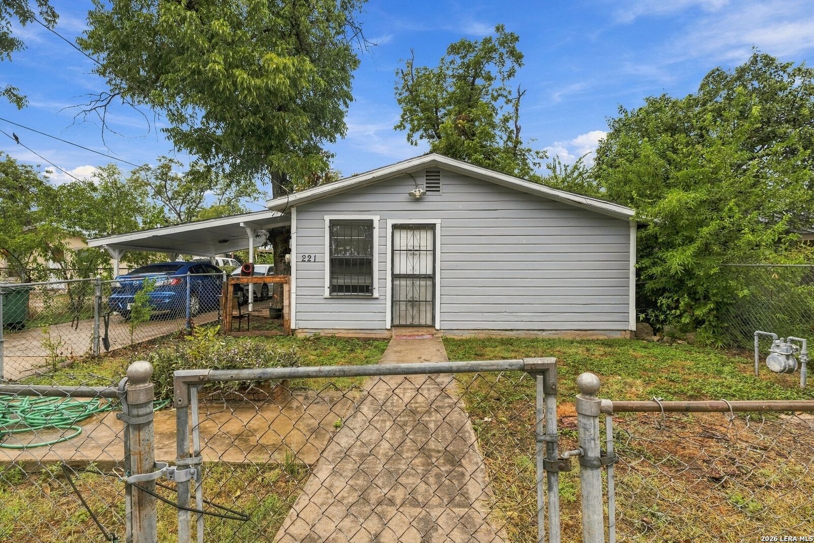Property Photo: 221 S San Manuel St TX 78237