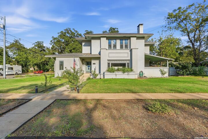 Property Photo: 503 S Austin St TX 78155