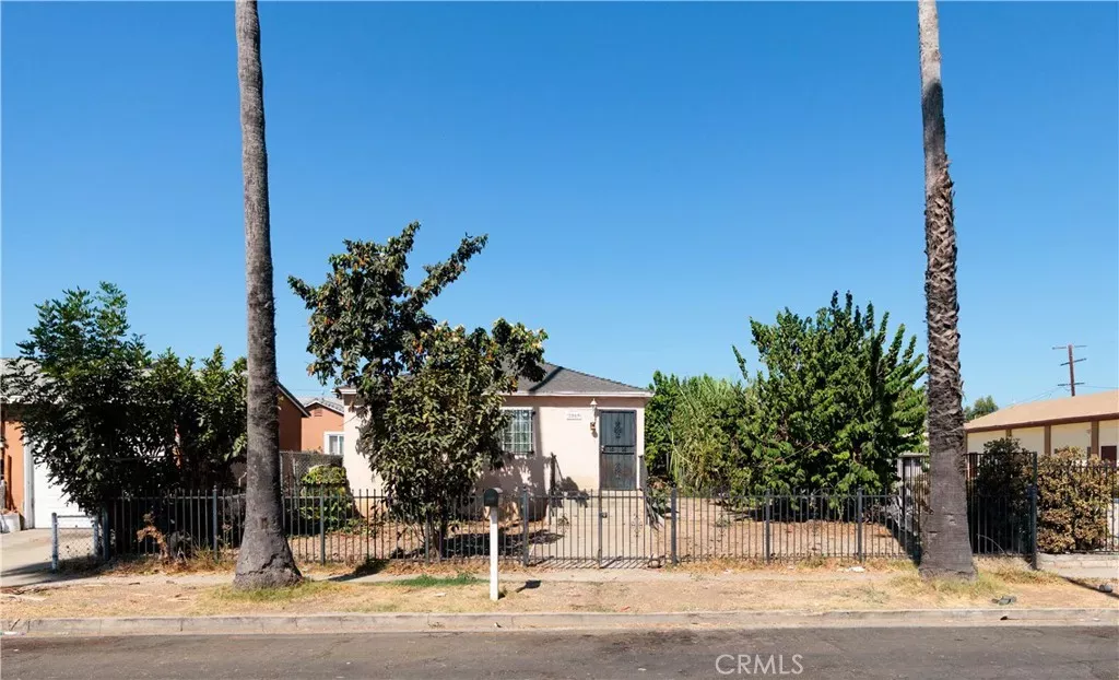 Property Photo:  2069 Lewis  CA 90806 