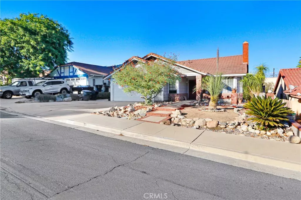 Property Photo: 16064 Via Norte CA 92530