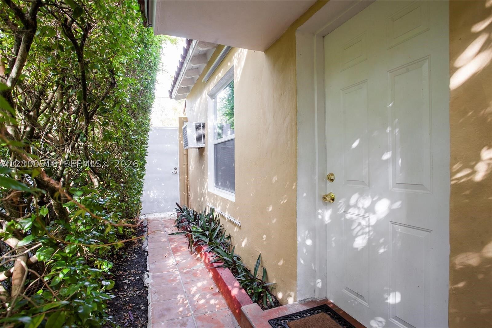 Property Photo:  