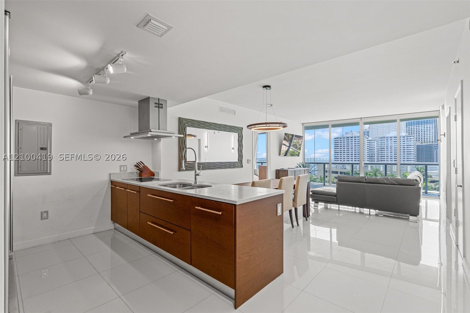 Property Photo:  495 Brickell Ave 905  FL 33131 