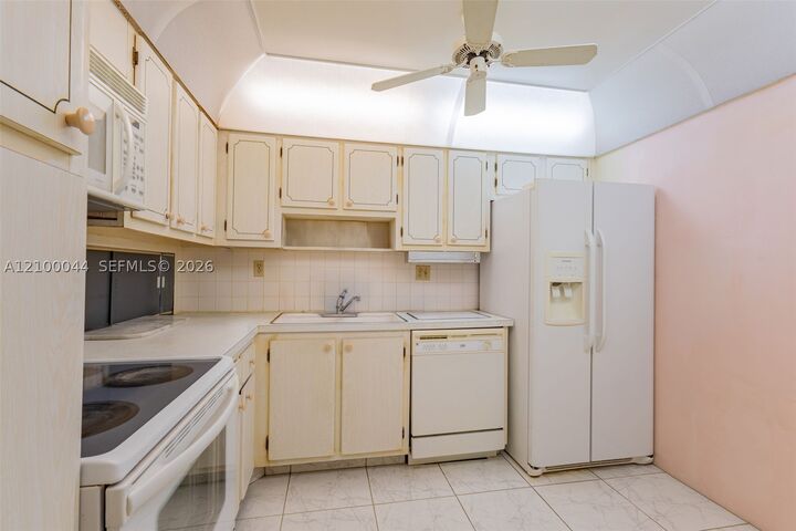 Property Photo: 1849 S Ocean Dr 1606 FL 33009