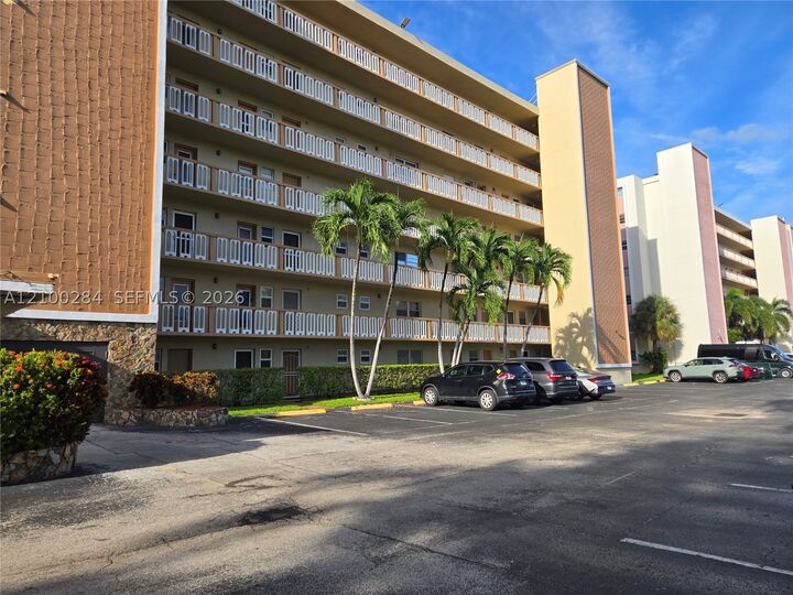 Property Photo:  900 NE 12th Ave 608  FL 33009 