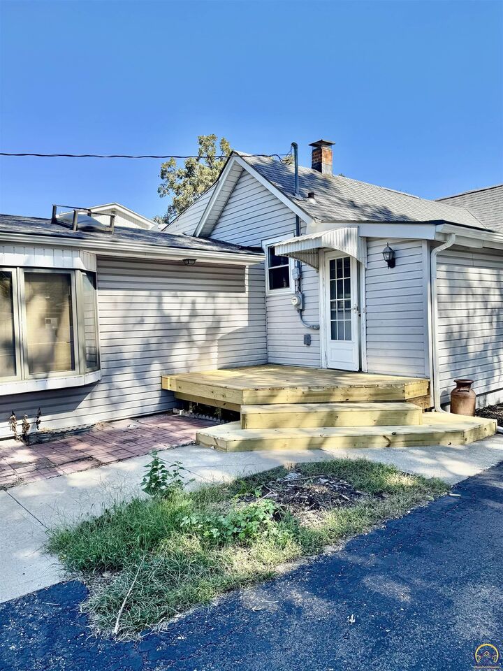 Property Photo:  307 NE Freeman Ave  KS 66616 