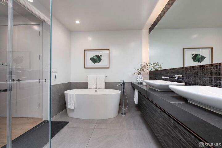 Property Photo:  1650 Broadway Street 102  CA 94109 