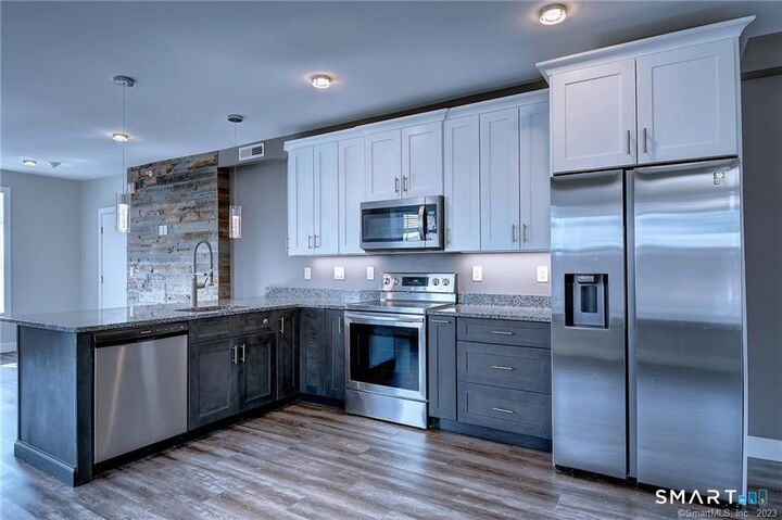 Property Photo:  202 Park Road  CT 06119 
