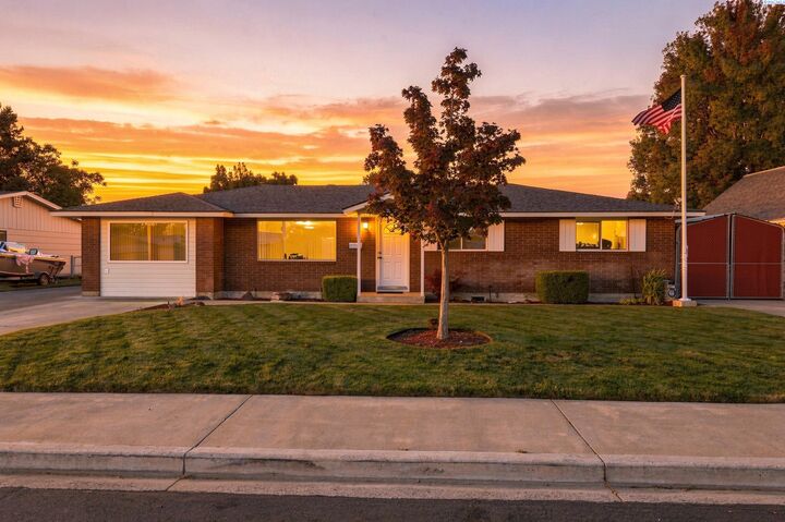Property Photo: 540 Holly St WA 99352