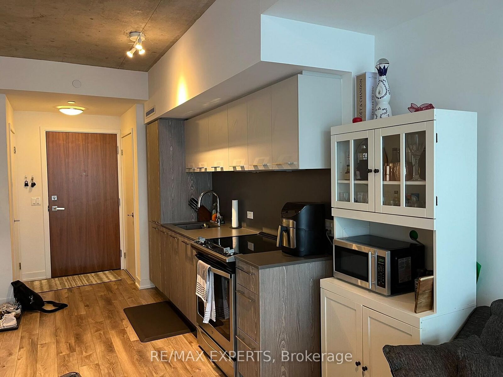 Property Photo:  25 Baseball Place 911  ON M4M 0E7 