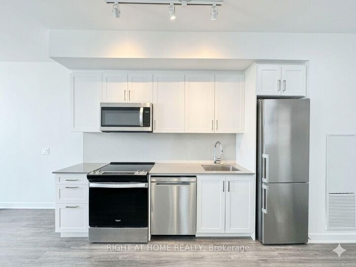 Property Photo:  681 Yonge Street 708  ON L9J 0K1 