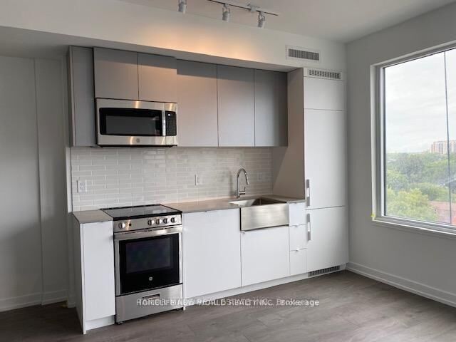 Property Photo:  270 Dufferin Street 822  ON M6K 0H8 