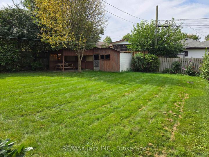 Property Photo:  302 Poplar Street  ON L1H 6P7 