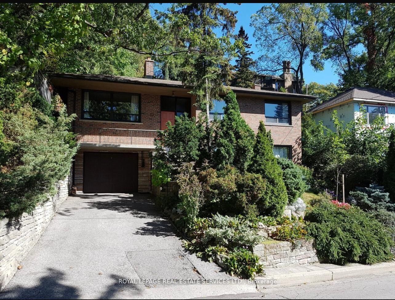 Property Photo:  15 Willard Gardens  ON M6S 1E9 